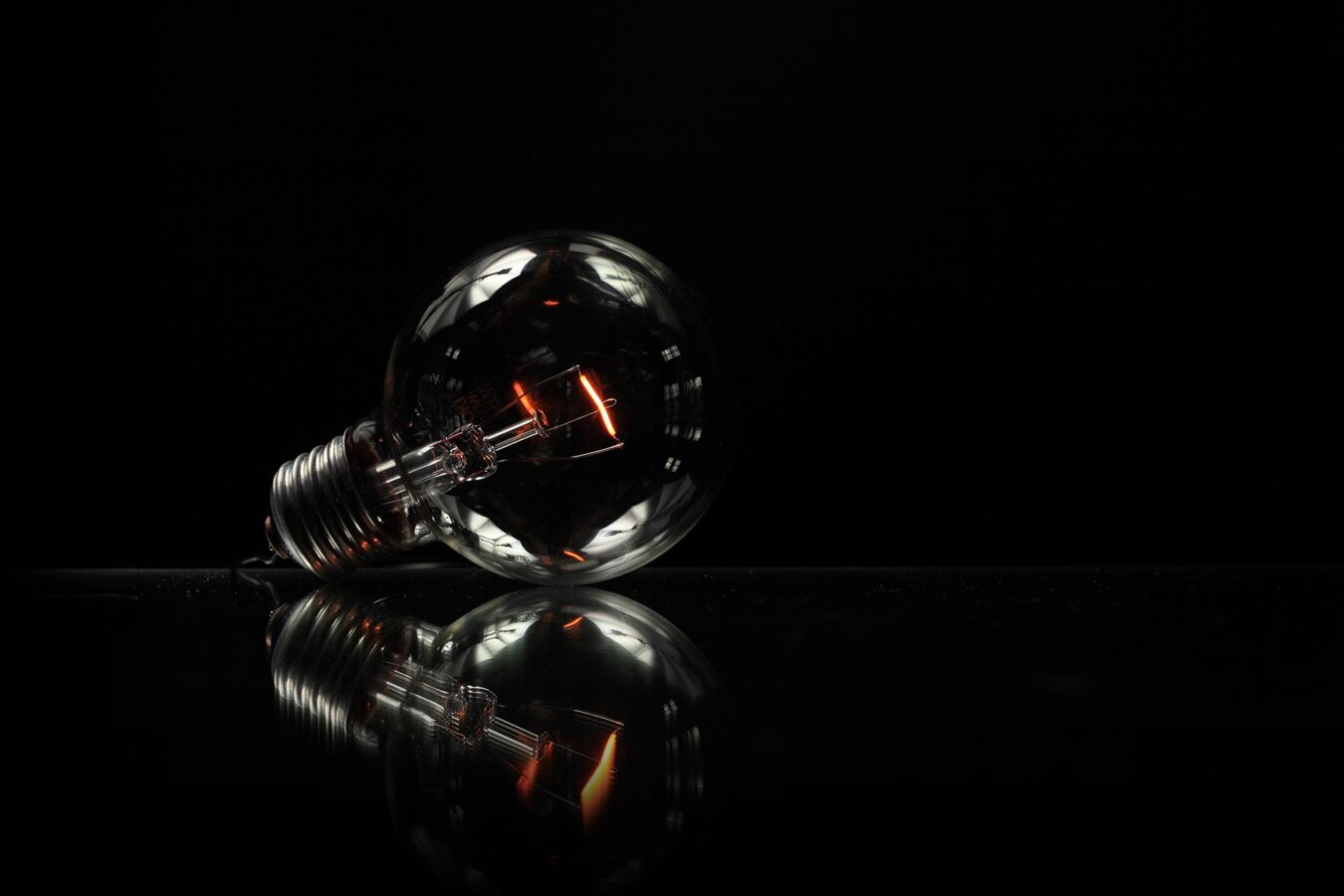 lamp in table with black backgorund